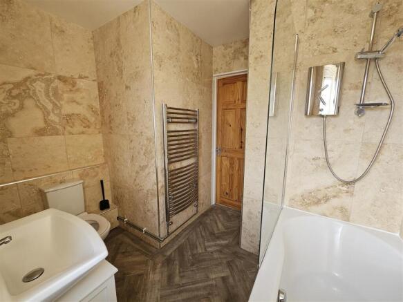 Bathroom 1.jpg