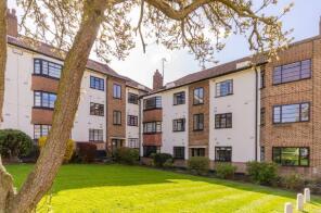 34, The Lindens, Friern Park, North Finchley, London N12 9DL