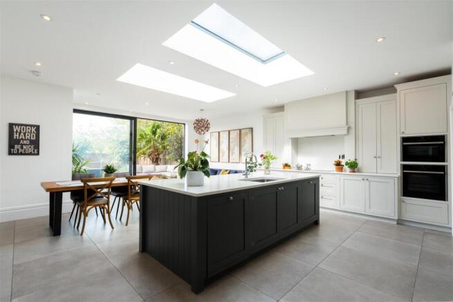 Kitchen/breakfast/living room