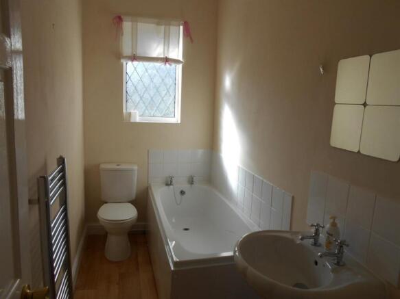 2 bed Terraced to rent Image 6