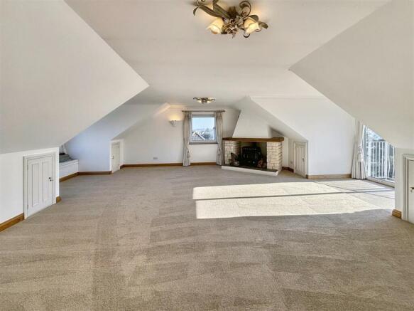 Lounge 1.jpeg
