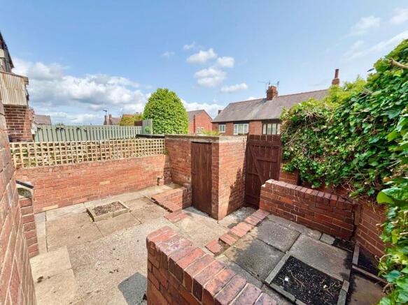 2 bed End of Terrace to rent Image 12