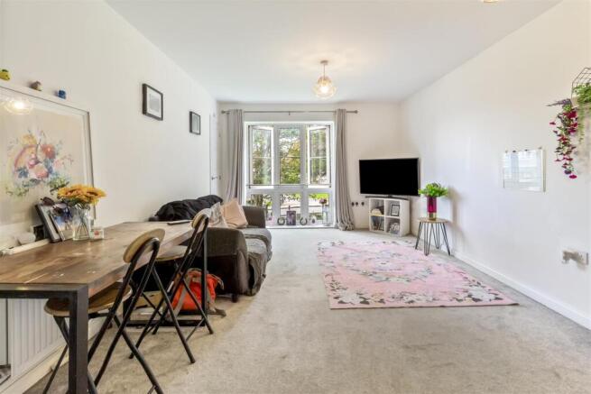 6 Gresley Court_001.JPG