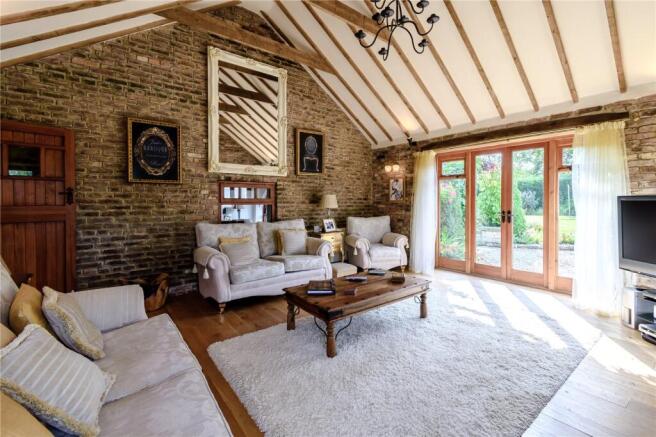 5 bed Detached for sale Image 7