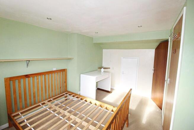 3 bed Terraced for sale Image 11