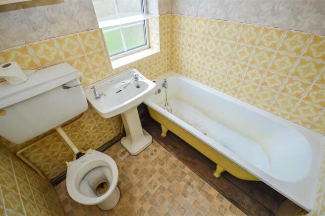 BATHROOM/W.C.