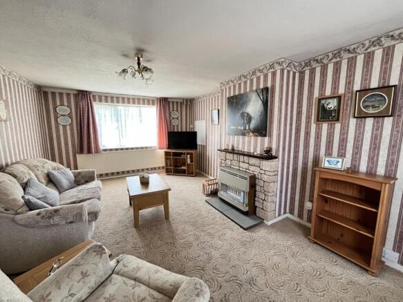 Holst Avenue, Laindon, Basildon, Essex, SS15 photo 4