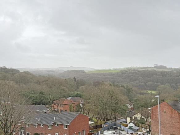 Hallerton Close 17 - View Front.jpg