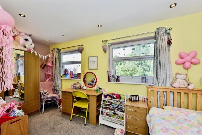3 bed Semi-Detached for sale Image 12