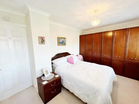 Bedroom 1 pic 2.jpg