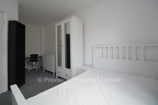 6 bed Terraced to rent Image 11