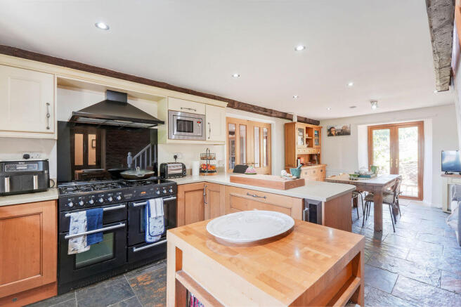 4 bed Detached for sale Image 12