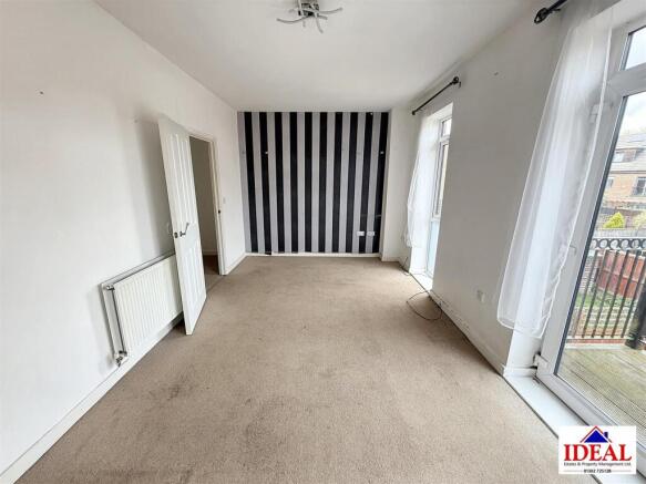 3 bed Semi-Detached for sale Image 5