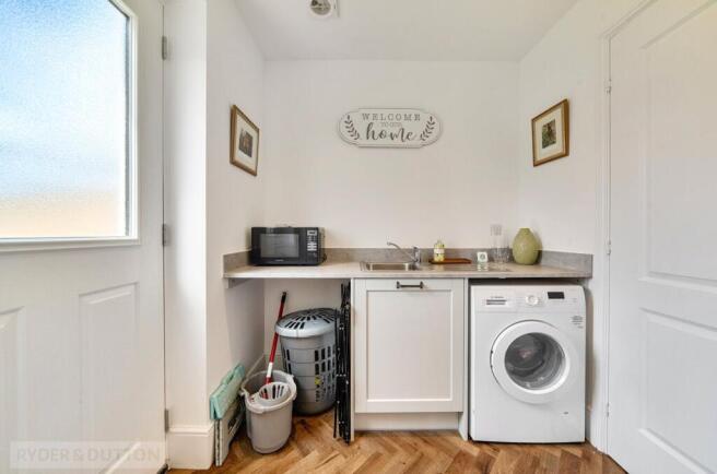 4 bed Detached for sale Image 8