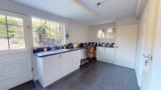 4 bed Detached for sale Image 7