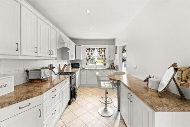 Amberley Road, Sale photo 4