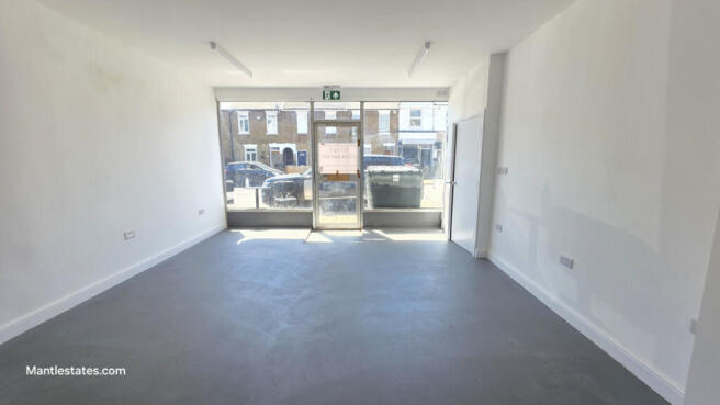 Shop to rent East Barnet Road, Barnet EN4 8RF