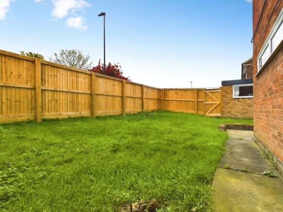 3 bed Semi-Detached to rent Image 12