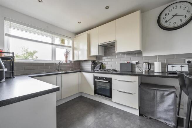 Snakes Lane West, IG8