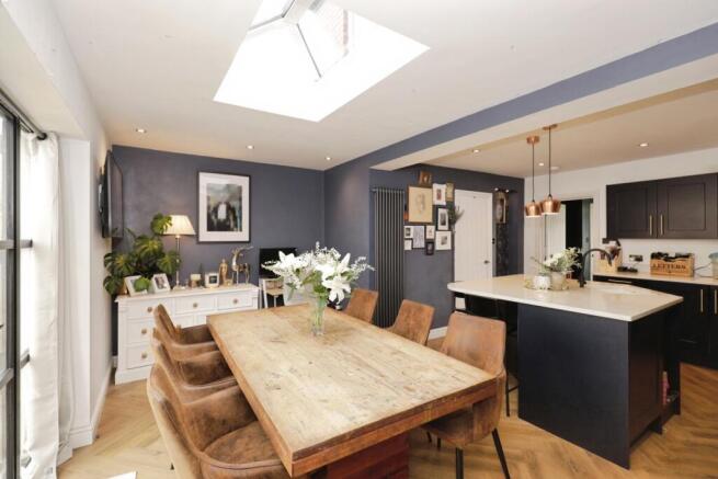 3 bed Semi-Detached for sale Image 6