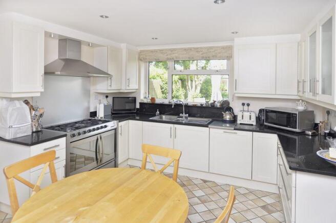 kitchen/breakfast
