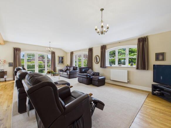 Lounge/Dining Room