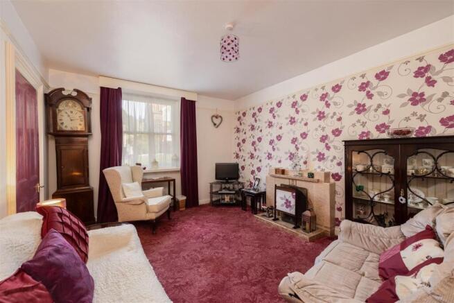 5 bed House for sale Image 8