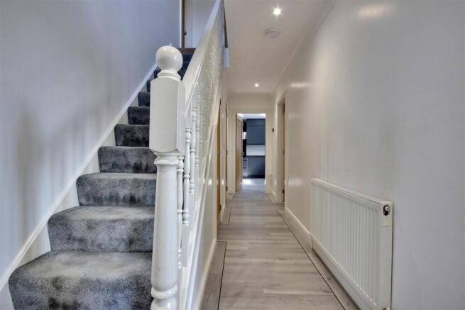 4 bed Detached for sale Image 5