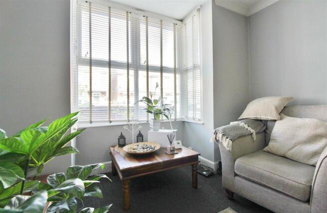 ALTERNATE VIEW OF LOUNGE