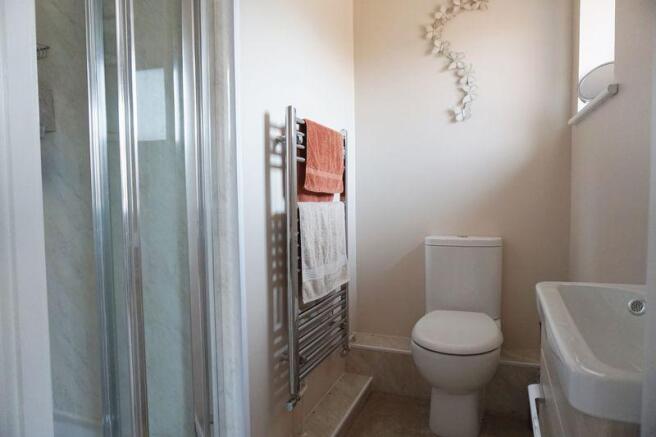En-suite showe...