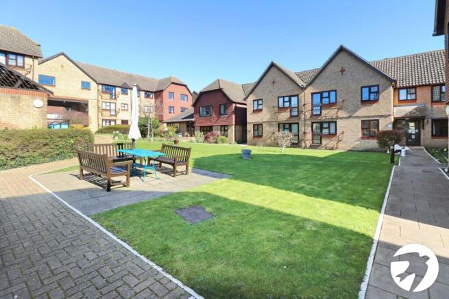 2-bed flat on Erith Road, Belvedere, DA17, £210,000