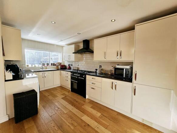 3 bed Detached Bungalow for sale Image 12