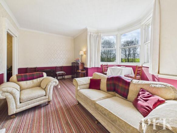 Living Room / Dining