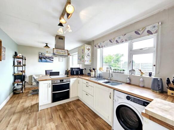 3 bed Semi-Detached for sale Image 5