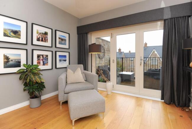 5 bed Detached for sale Image 8