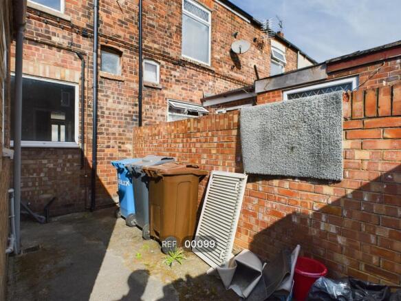 2 bed Terraced to rent Image 12