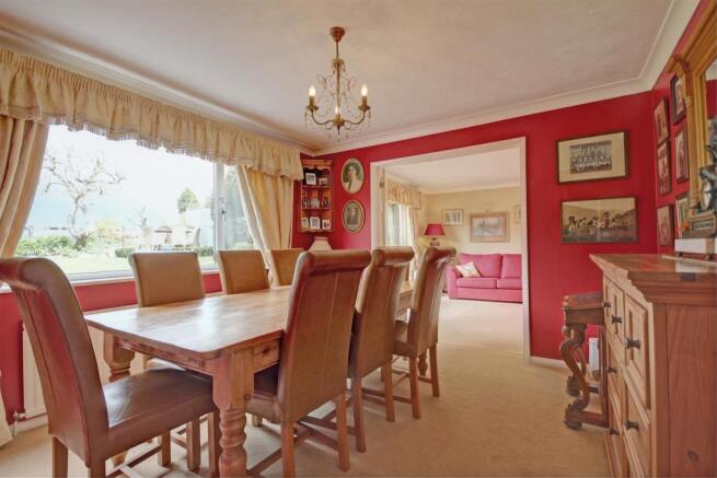 10 dining room.jpg
