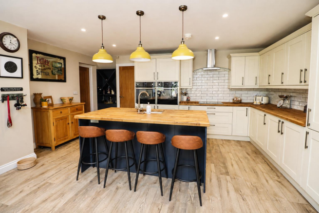 3 bed Detached for sale Image 4