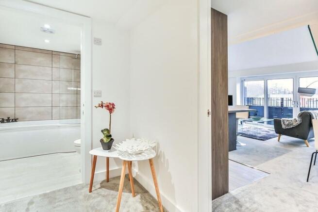 2 bed Penthouse to rent Image 7