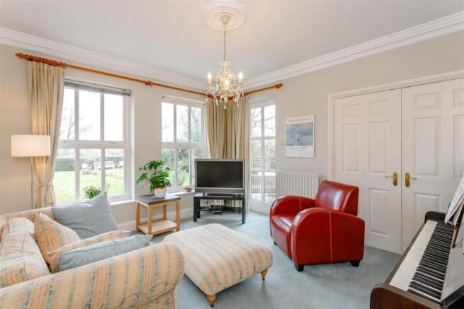 8376705-interior06.jpg
