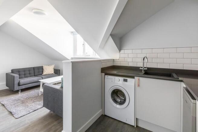 3 bed Flat to rent Image 11