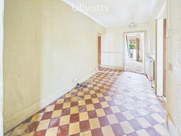 6 bed Detached for sale Image 7
