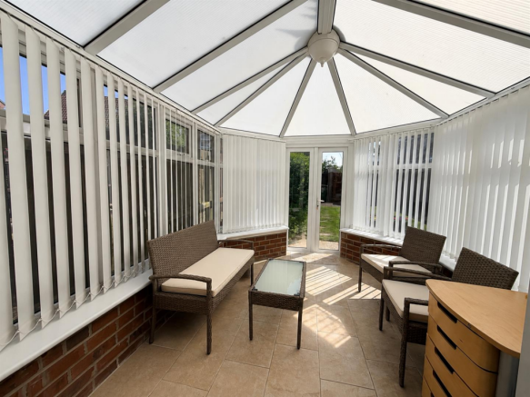 4 bed House for sale Image 4