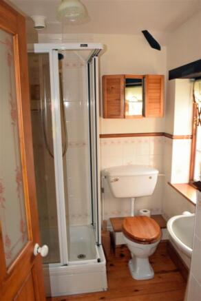 83 En-suite.jpg