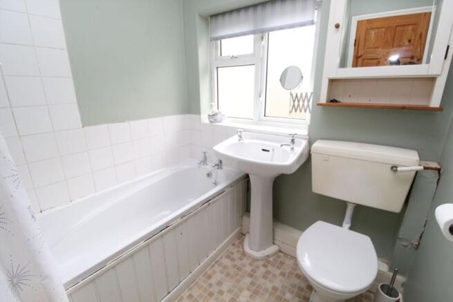 Family Bathroom / WC