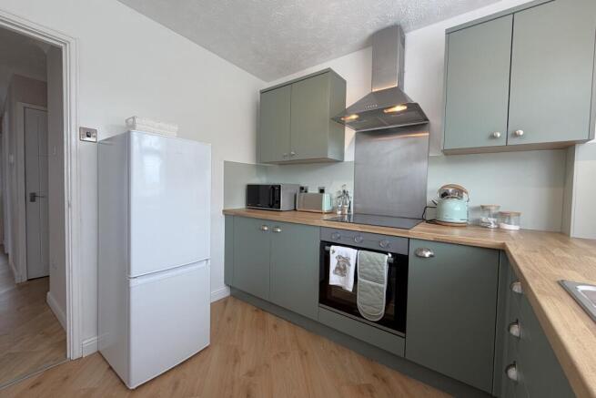 3 bed Ground Flat for sale Image 9