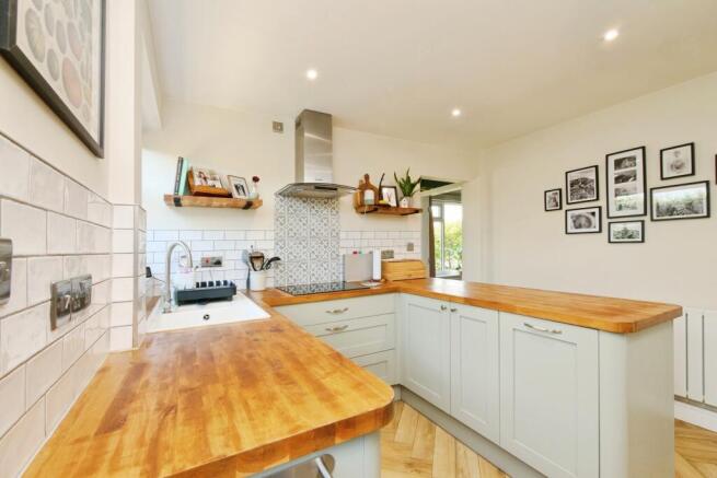 2 bed Semi-Detached Bungalow for sale Image 7