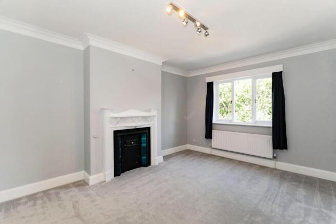 3 bed Apartment to rent Image 12