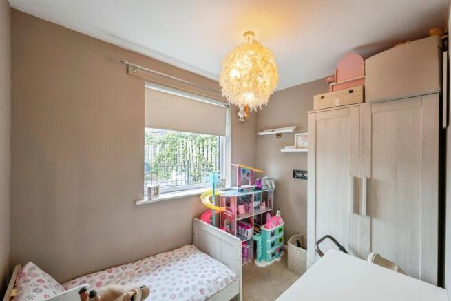 2 bed Ground Flat for sale Image 11