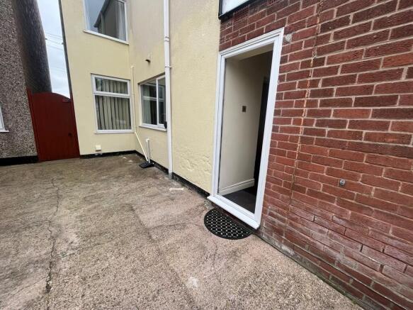 2 bed End of Terrace to rent Image 11